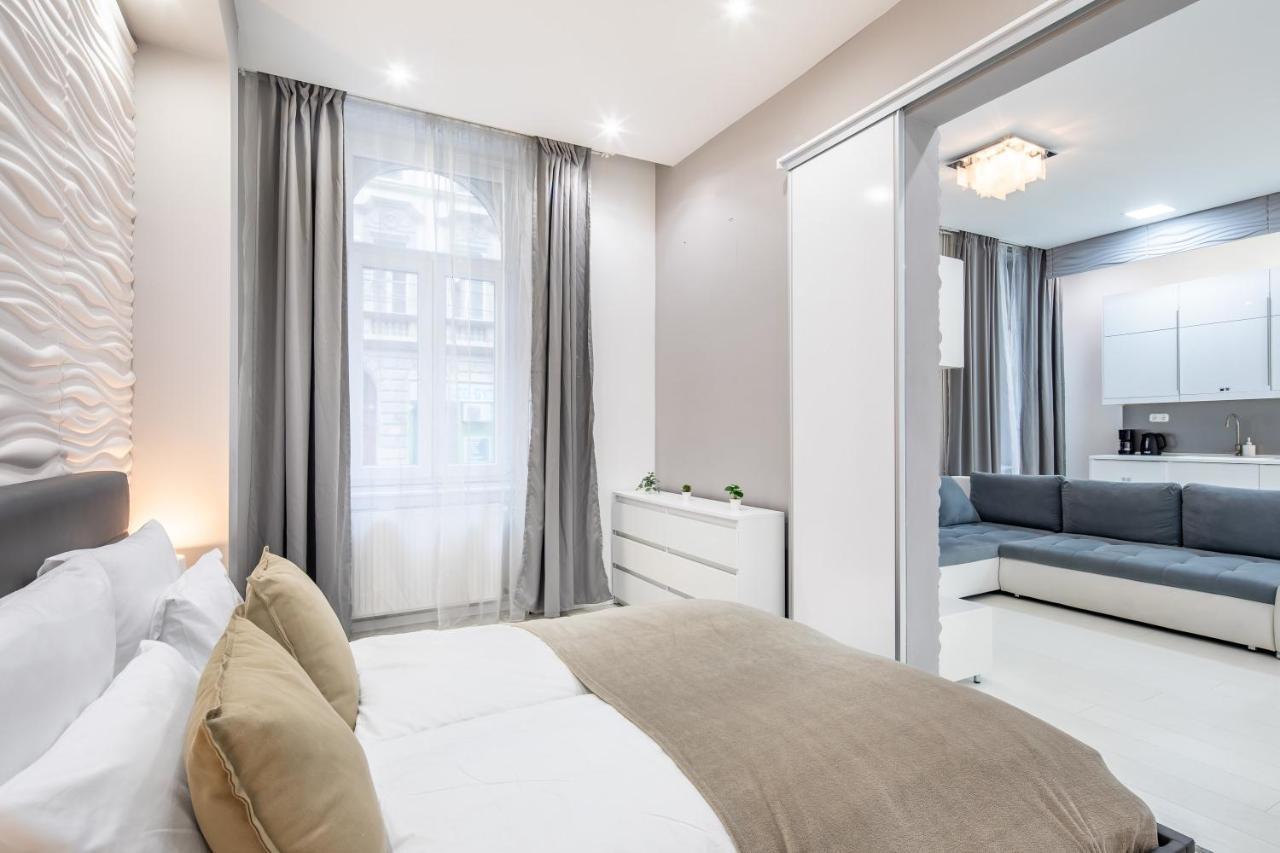 Cozy & Central Apartment With 2-Bedroom ブダペスト エクステリア 写真