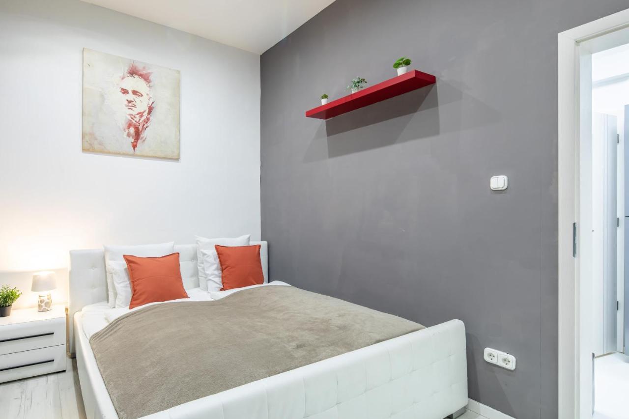 Cozy & Central Apartment With 2-Bedroom ブダペスト エクステリア 写真