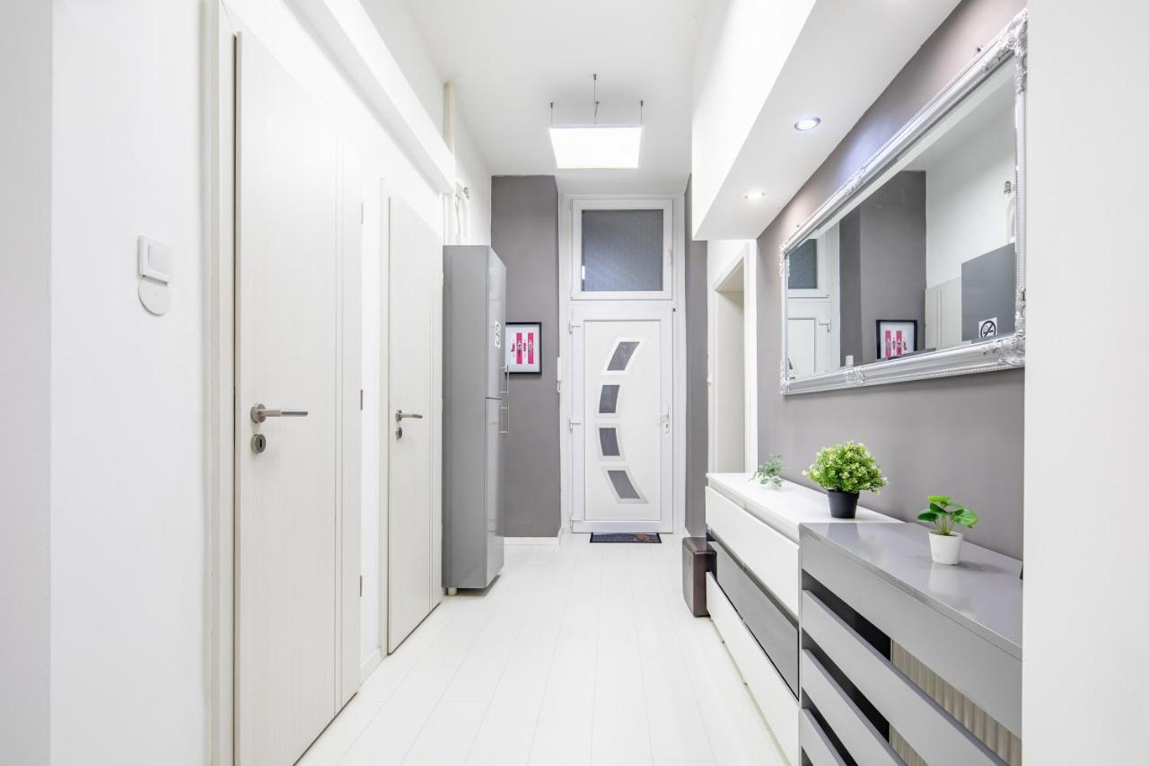 Cozy & Central Apartment With 2-Bedroom ブダペスト エクステリア 写真