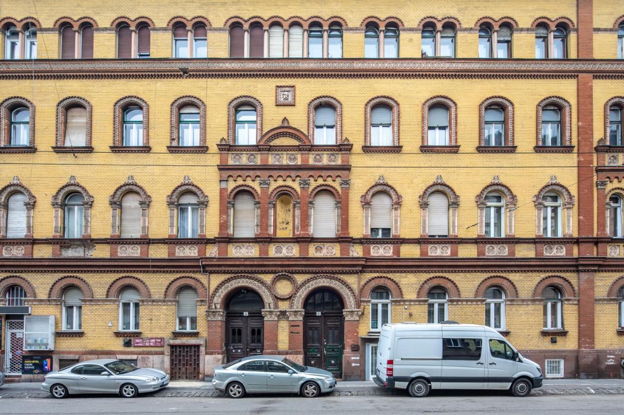 Cozy & Central Apartment With 2-Bedroom ブダペスト エクステリア 写真